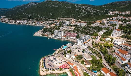 Neum se sprema za nadolazeću turističku sezonu suočen s manjkom radne snage